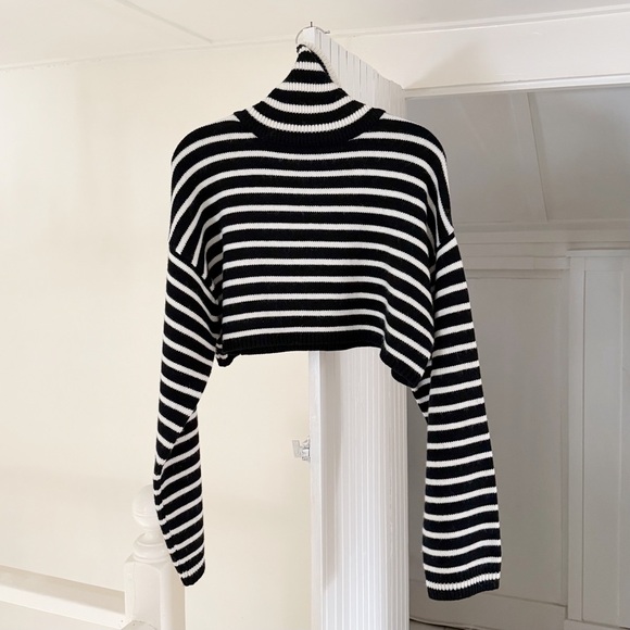 The Frankie Shop Athina Wool Cropped Turtleneck Sweater in Black Stripe Size M/L - Picture 12 of 14